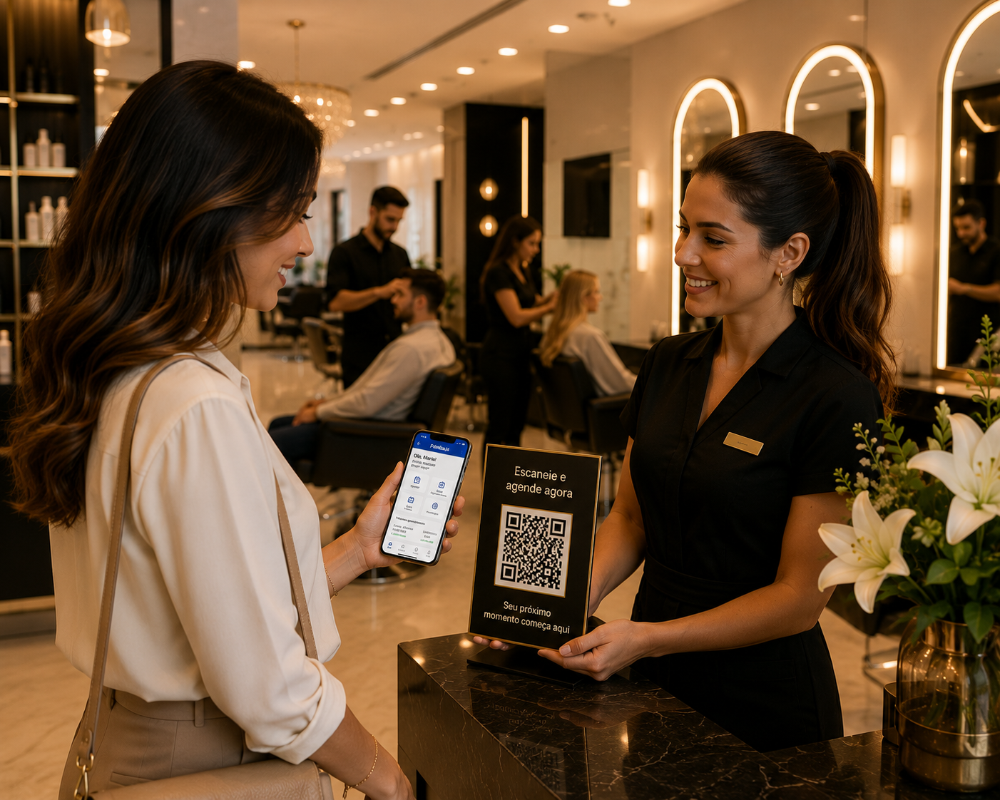 Cliente a ler o QR Code da FidelizaJá no balcão de um salão para agendar um atendimento